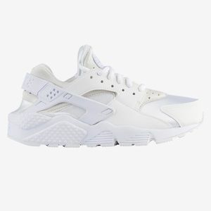 🏃‍♀️Nike women’s white huarache shoes🏃‍♀️